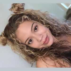 Meet your Posher, Karina